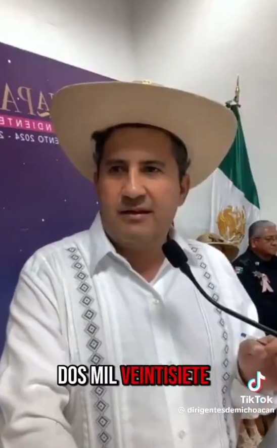 Imagen de Dias antes de su asesinato Carlos Manzo había arremetido en contra de Daniel Godoy di:?do federal de Morena. Dijo qué la elección de 2027 era contra Godoy y qué el fue quien trajo la delincuencia a Michoacán!!. Narcopolíticos les llamó... Saque sus conclusiones!!!